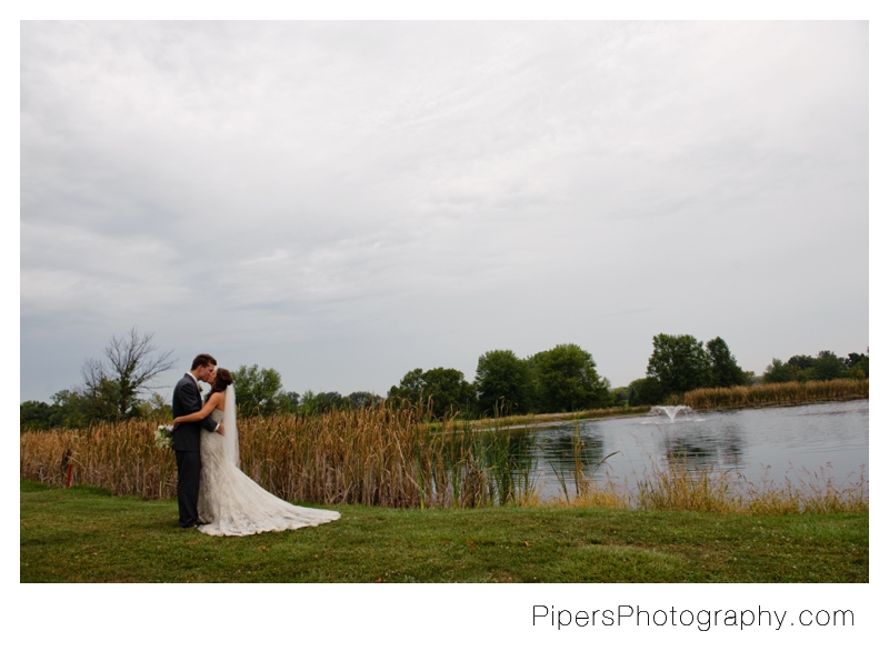 golf course wedding pictures 