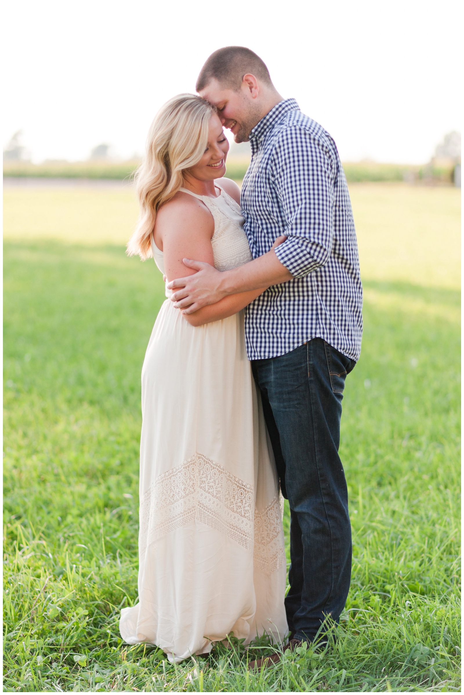 What to Wear for Your Engagement Session in Columbus Ohio Marysville outdoor photos