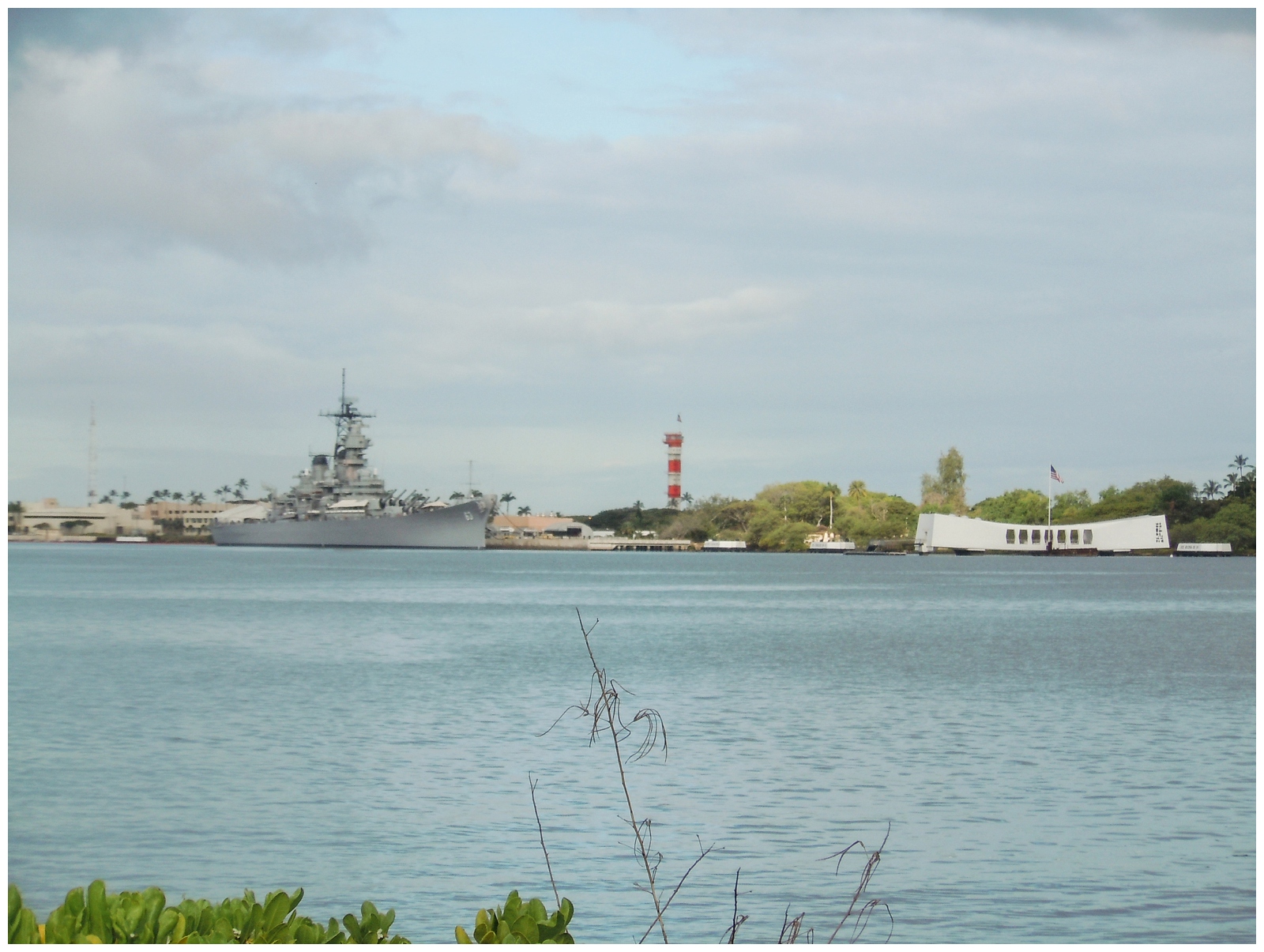 Picture of USS Missouri and USS Arizona Memorial 