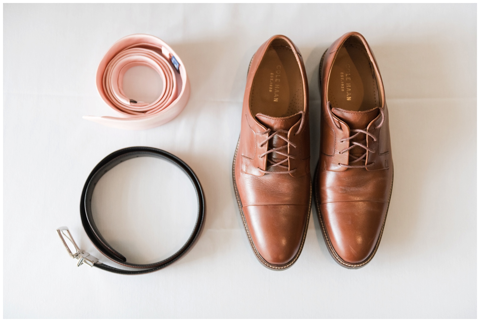groom's brown shoes, pink tie, and belt photographed by Ohio wedding photographer Pipers Photography