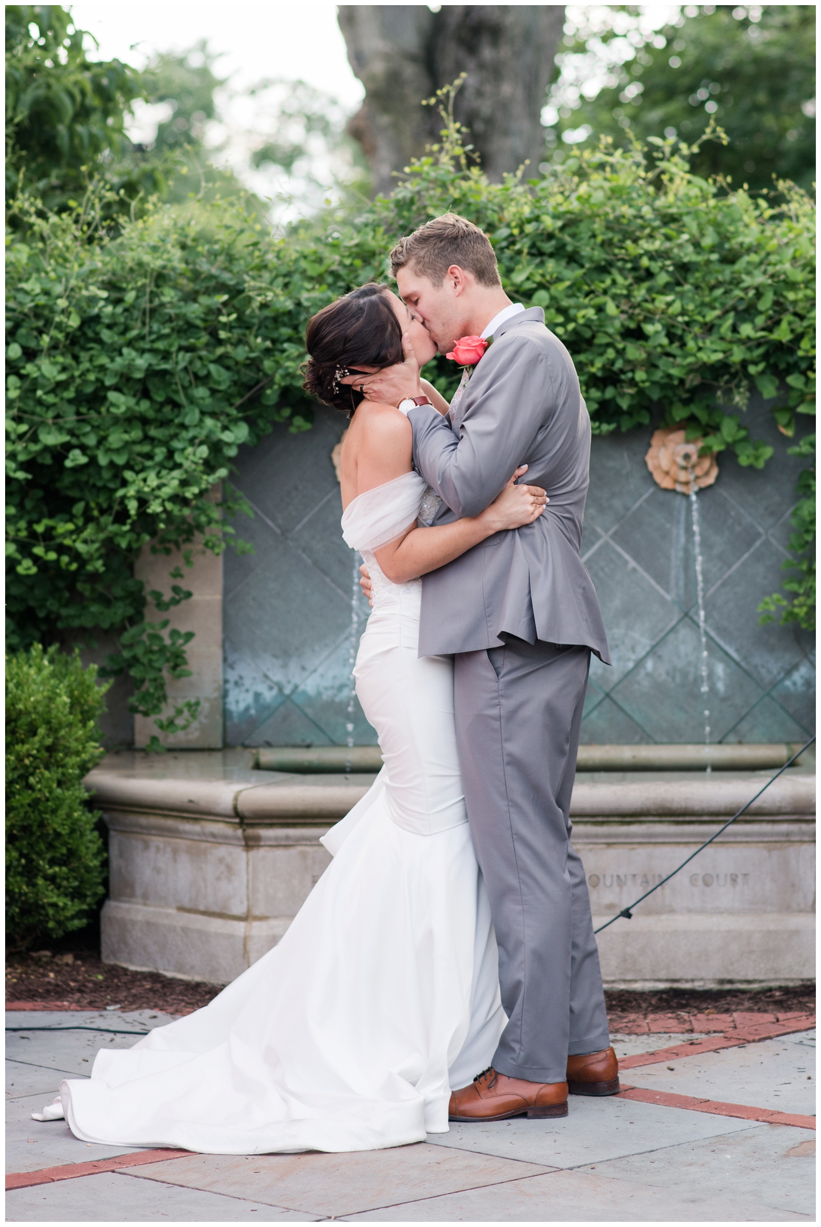 the wells barn wedding photos at franklin park conservatory 