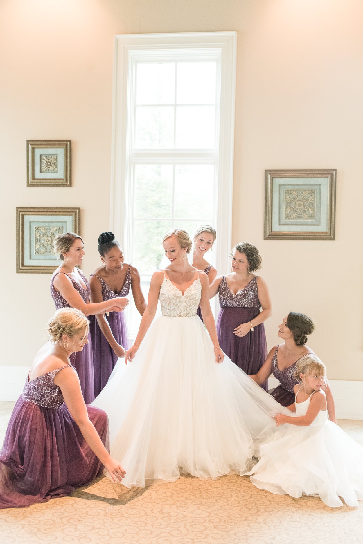 bride getting ready with her bridesmaids at pinnacle golf club in columbus ohio columbus ohio luxury wedding photographer