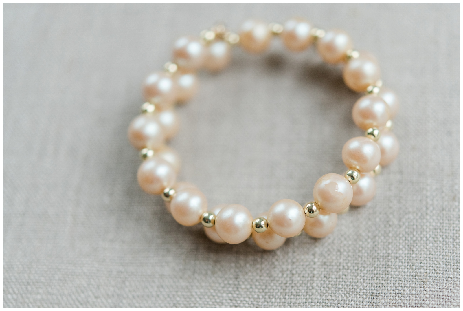 pearl bracelet with gold details for the bride